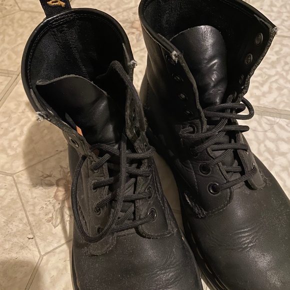 Dr Martens Women’s 1460 Greasy Leather Boots - Picture 10 of 12